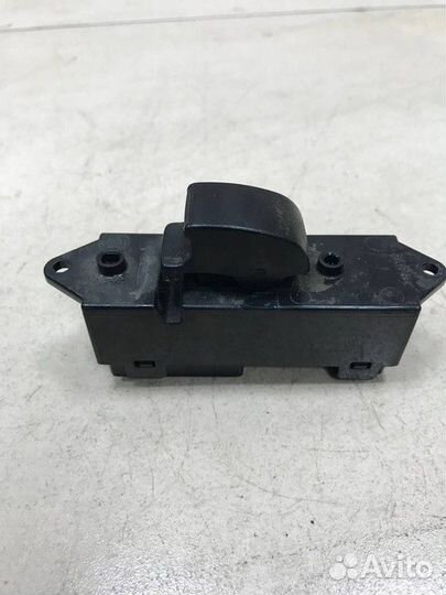 Кнопка стеклоподъемника передняя правая