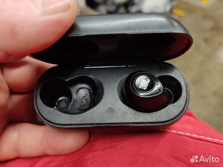 Наушники JBL t100tws (левого нет)