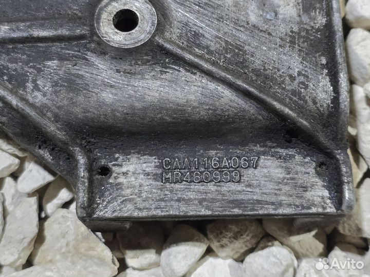 Кронштейн компрессора кондиционера Eclipse