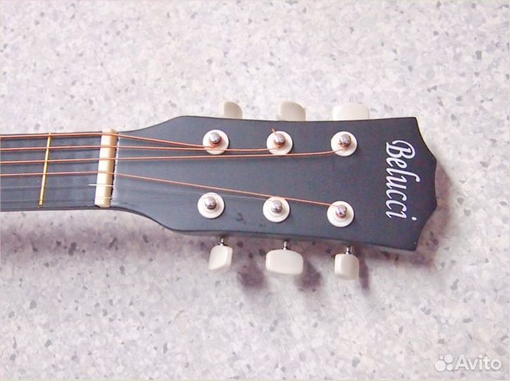 Акустическая гитара