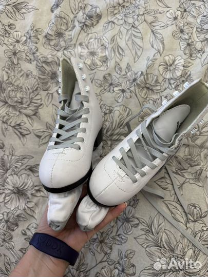 Коньки фигурные 33 размер