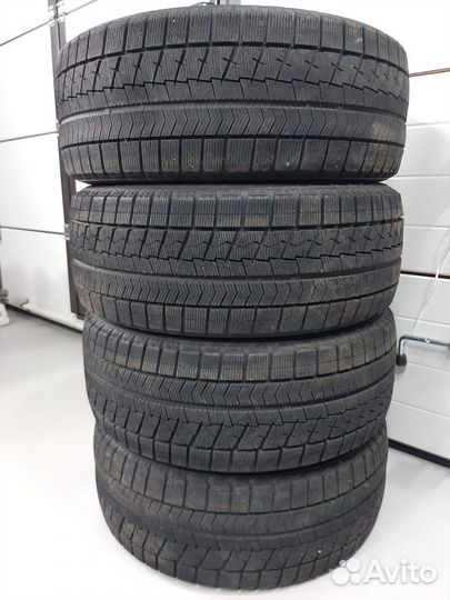 Bridgestone Blizzak VRX 215/50 R17