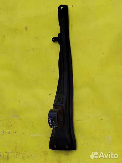 Нижняя балка подрамника Лыжа на Пежо 4007