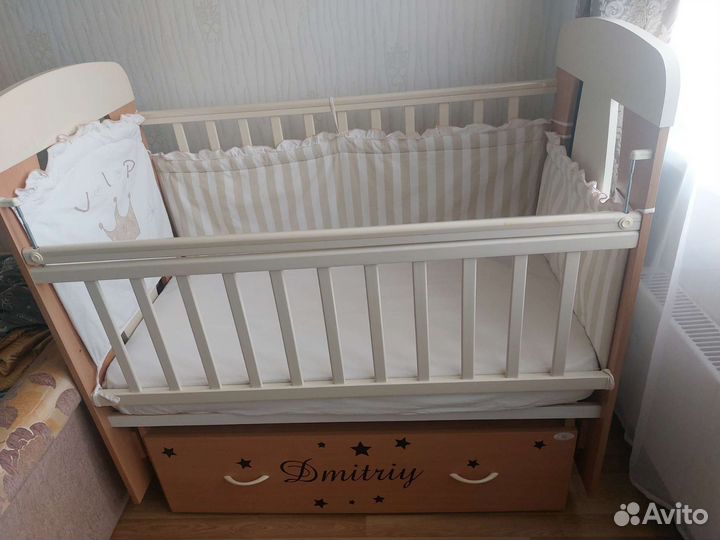 Детская кроватка с поперечным маятником