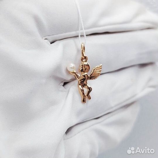 Золотая подвеска с камнем