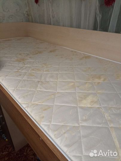 Двухъярусная кровать