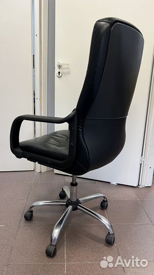 Кресло офисное руководителя кожаное