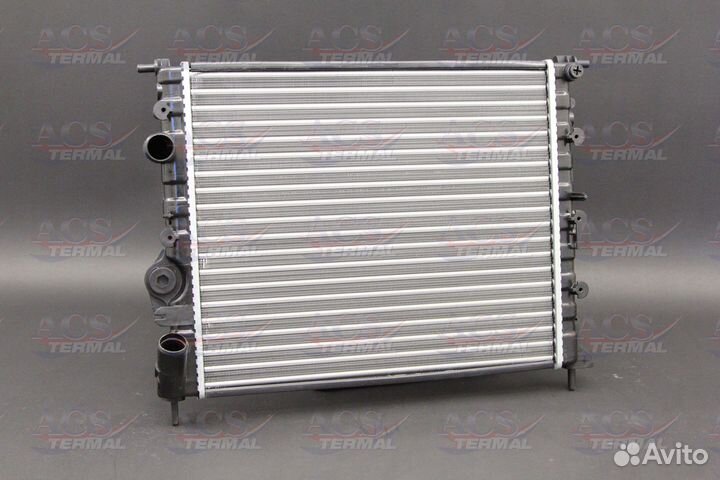 Радиатор охлаждения Renault Logan 1