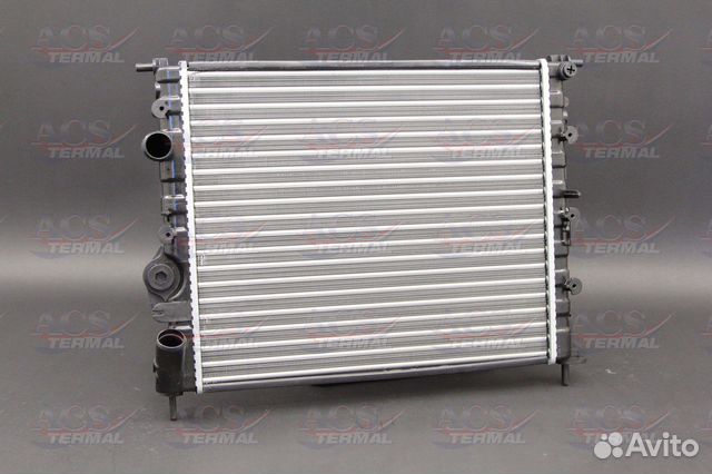 Радиатор охлаждения Renault Logan 1