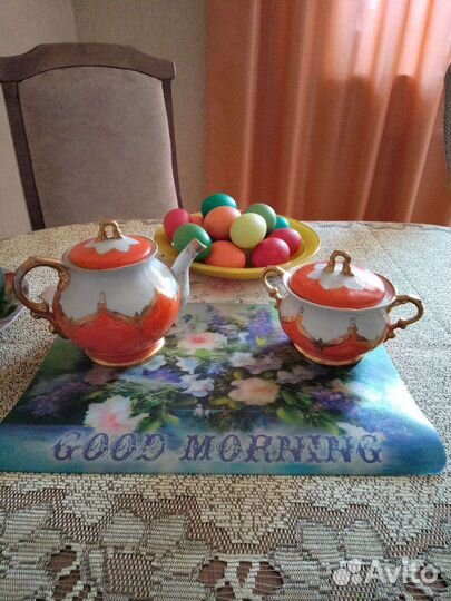 Сервиз. Чайник и сахарница