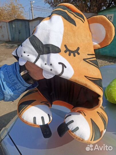 Подушка под шею дорожная детская с капюшоном