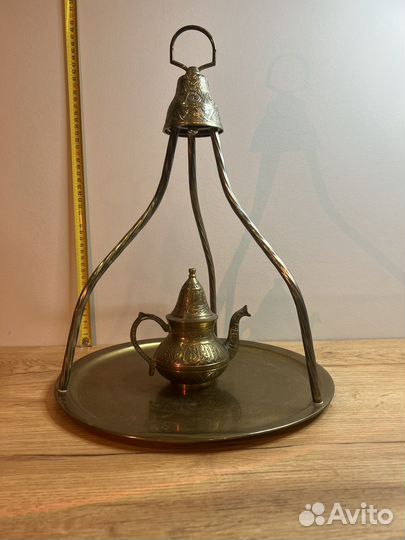 Чайник на подносе