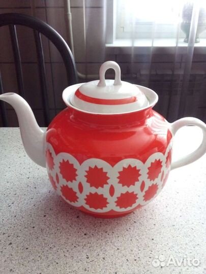 Фарфоровый чайник