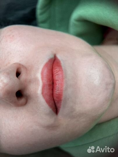 Перманентный макияж губ модель