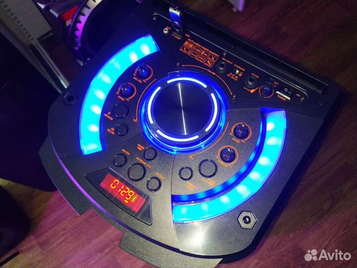 Гигантская блютуз колонка