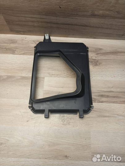 Воздуховод дополнительного радиатора BMW X7 G07