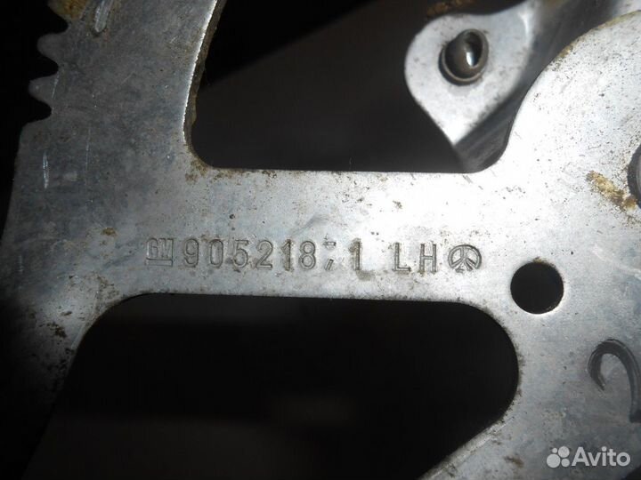 Стеклоподъемник механический задний левый