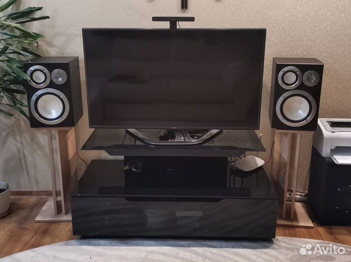 Стойки для полочной акустики