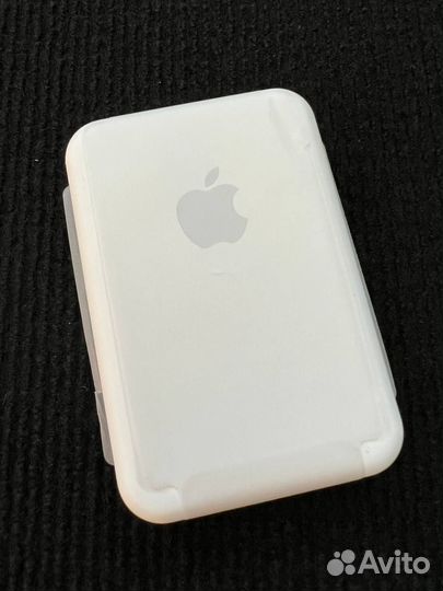 Внешний аккумулятор Apple MagSafe Battery Pack