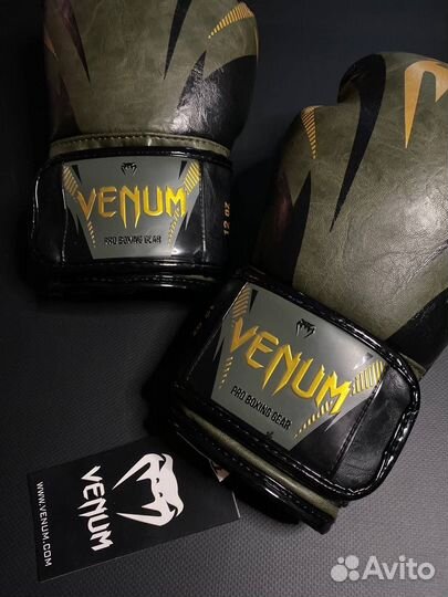 Боксерские перчатки Venum