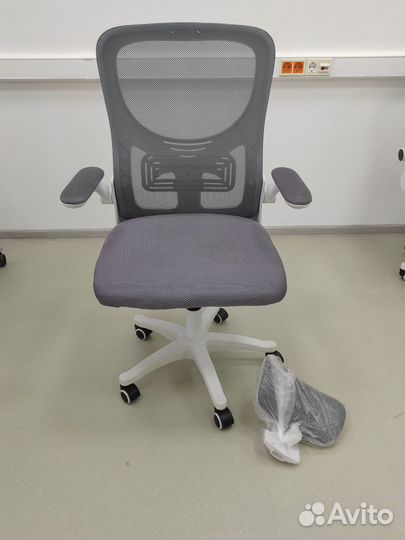 Офисное компьютерное кресло
