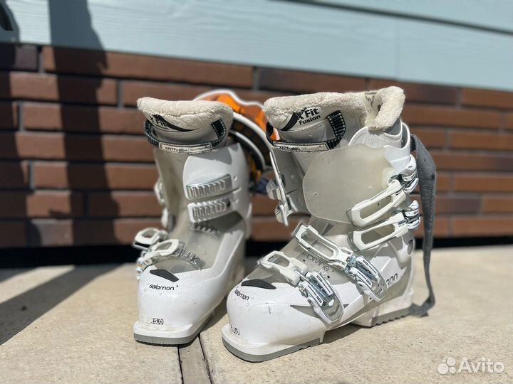 Горные лыжи и ботинки