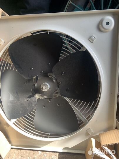 Осевой вентилятор HXM 350 с монтажной пластиной