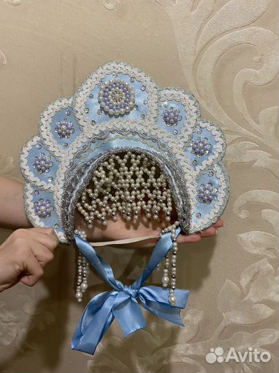 Продам очень красивый костюм снегурочки