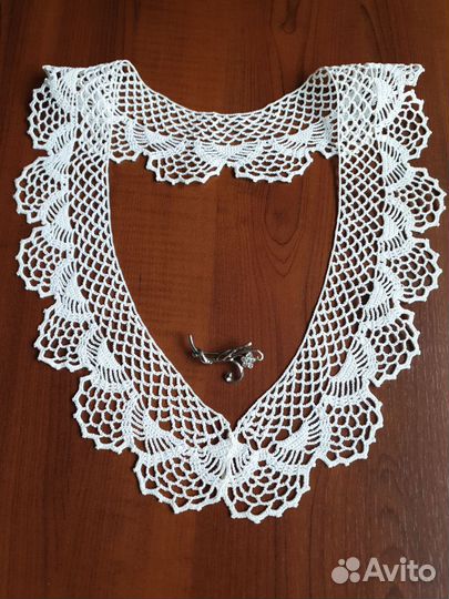 Кружевной воротник на платье