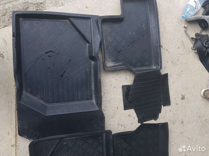Автомобильные коврики резиновые