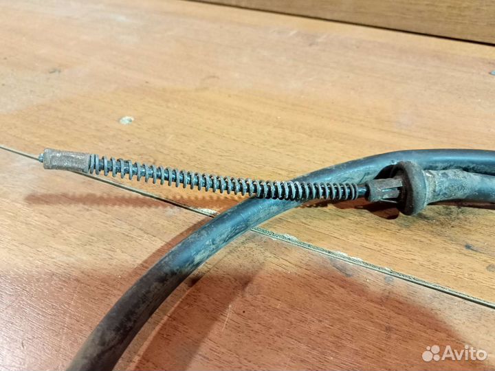 Трос стояночного тормоза левый Nissan Note (E11)