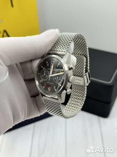 Мужские наручные часы на браслете
