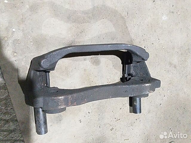 Скоба супорта передняя R15 Пежо Боксер 3 Ситроен Д