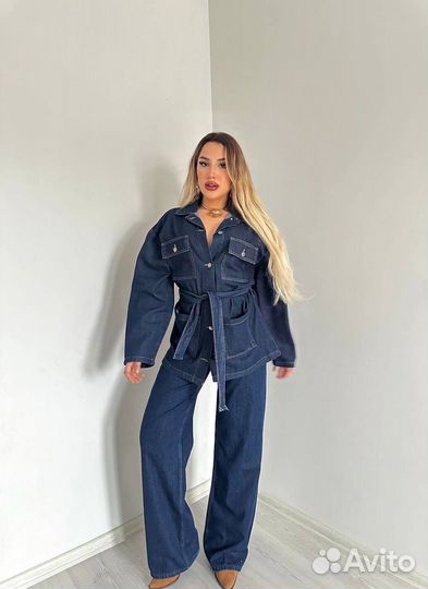 Джинсовый брючный костюм