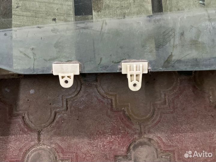 Стекло двери переднее левое Nissan Wingroad