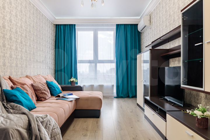 2-к. квартира, 70 м², 8/25 эт.