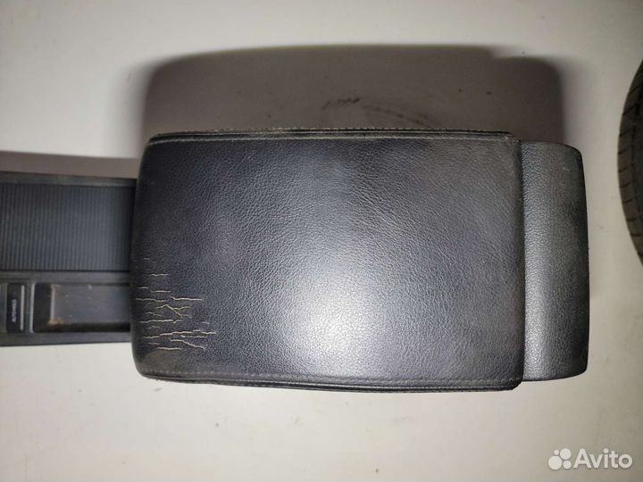 Подлокотник VW Tiguan 2008-2011