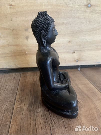 Статуэтка Будды медитация