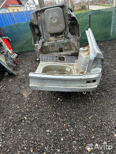 Задняя правая четверть приора хэтчбек