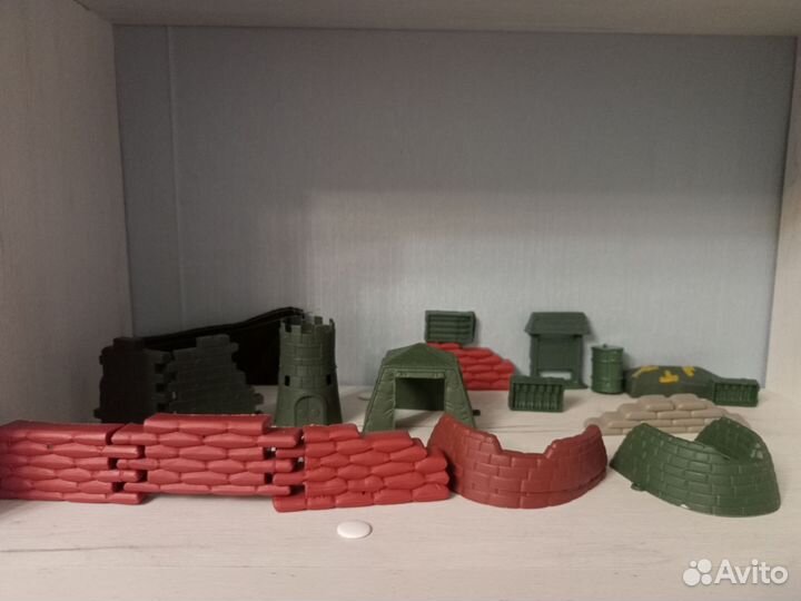 Игрушечные военные декорации