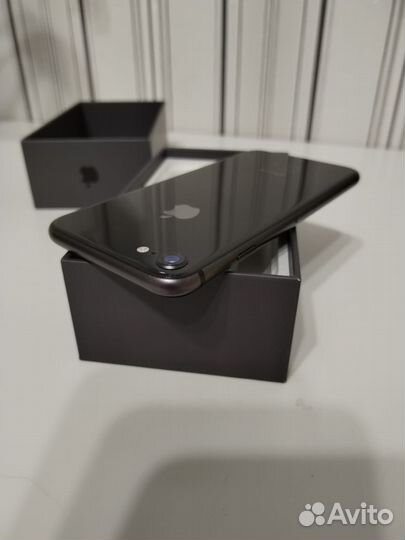 Телефон iPhone 8 64 gb