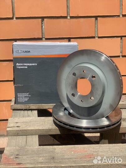 Тормозной диск на ваз 2110-12 приора R14 автоваз