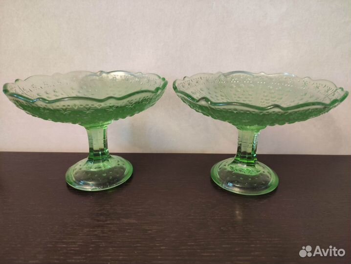 Две парные вазы из цветного стекла