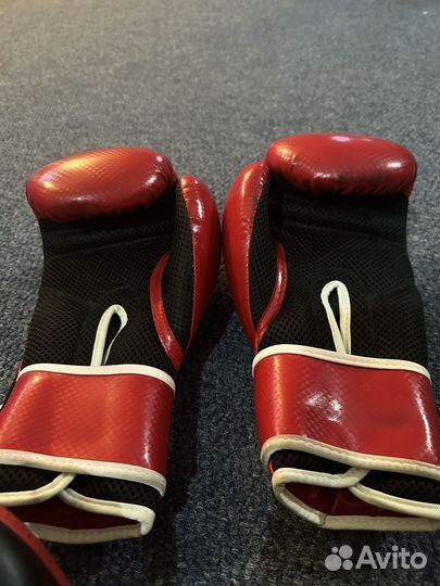 Боксерские перчатки 10 oz