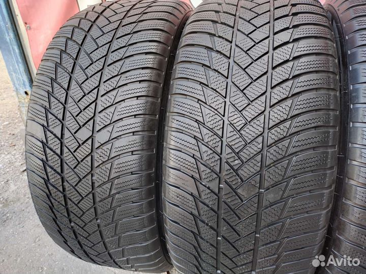 Bridgestone Blizzak LM-001 285/45 R21