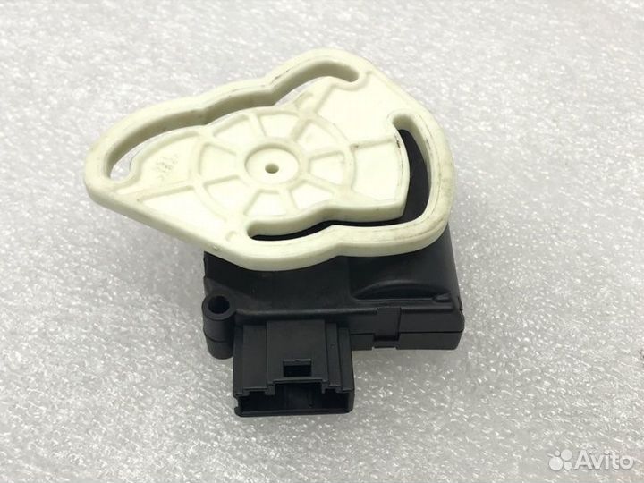 Моторчик заслонки отопителя Audi A8 D3 BVJ 2008