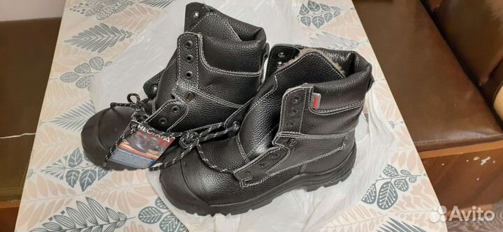 Рабочие зимние ботинки 39 размер