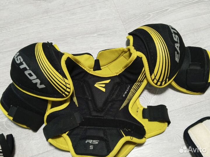 Нагрудник хоккейный,налокотники, наколенники