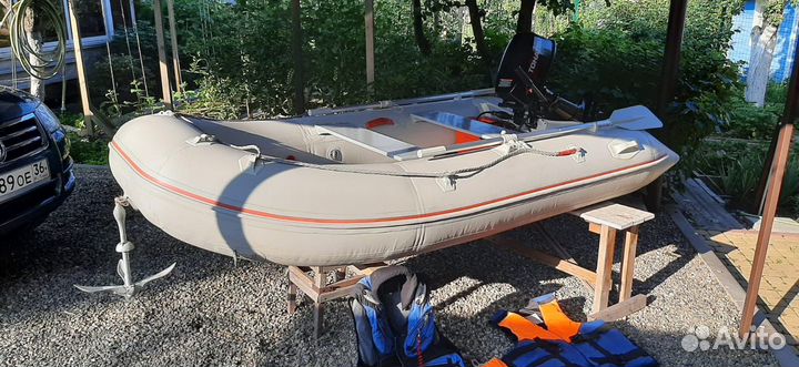 Лодка с мотором