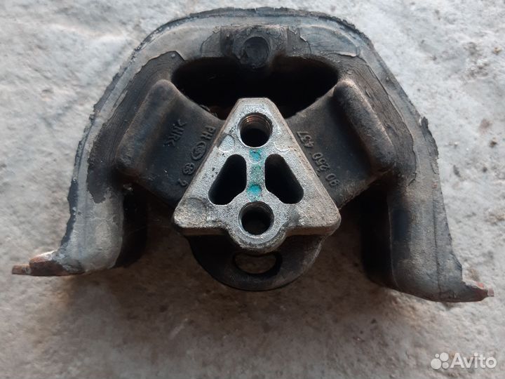 Подушка,кронштейн МКПП daewoo nexia 1.6